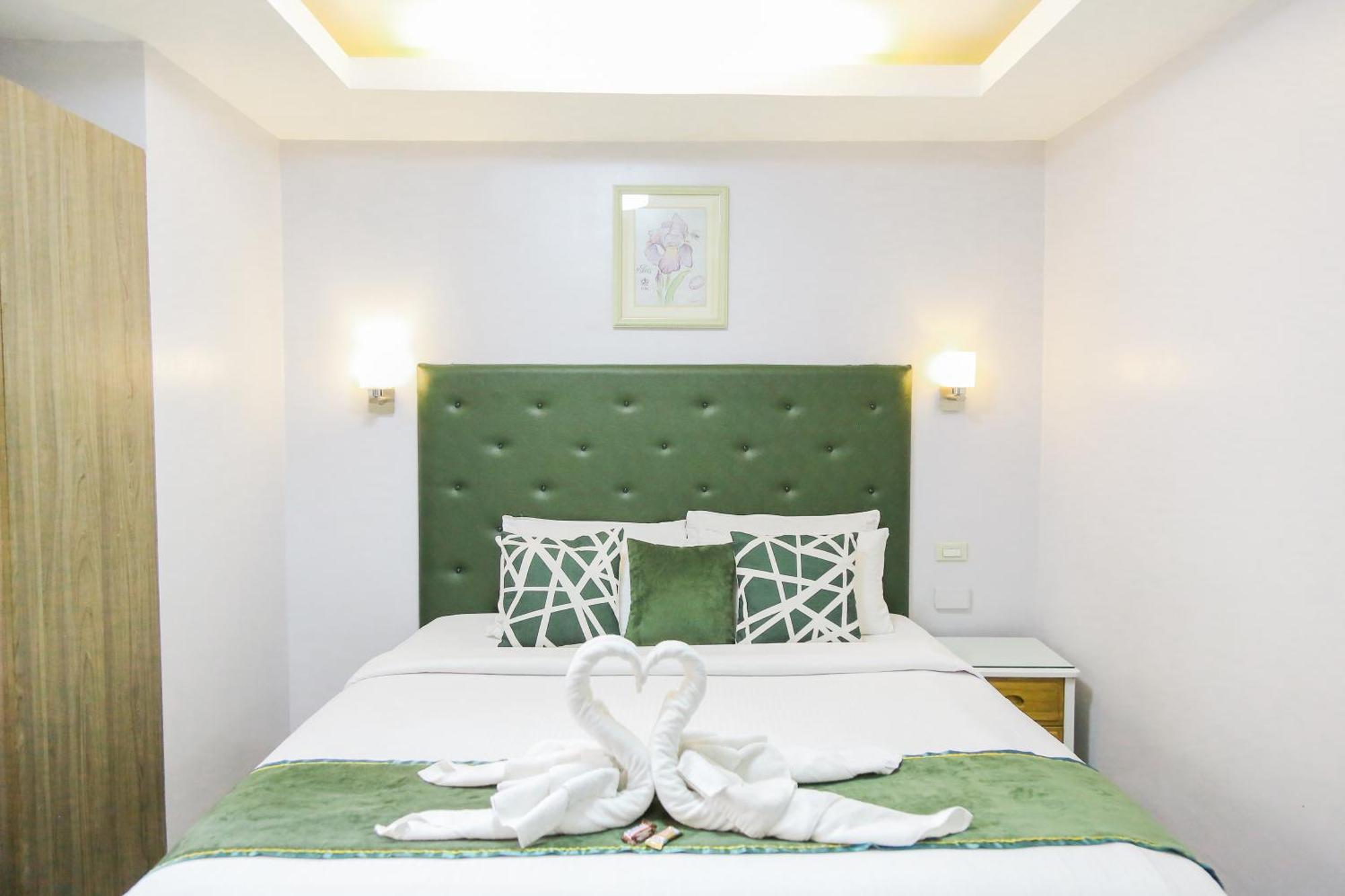 Pacific Bay Grand Suites Манила Екстериор снимка