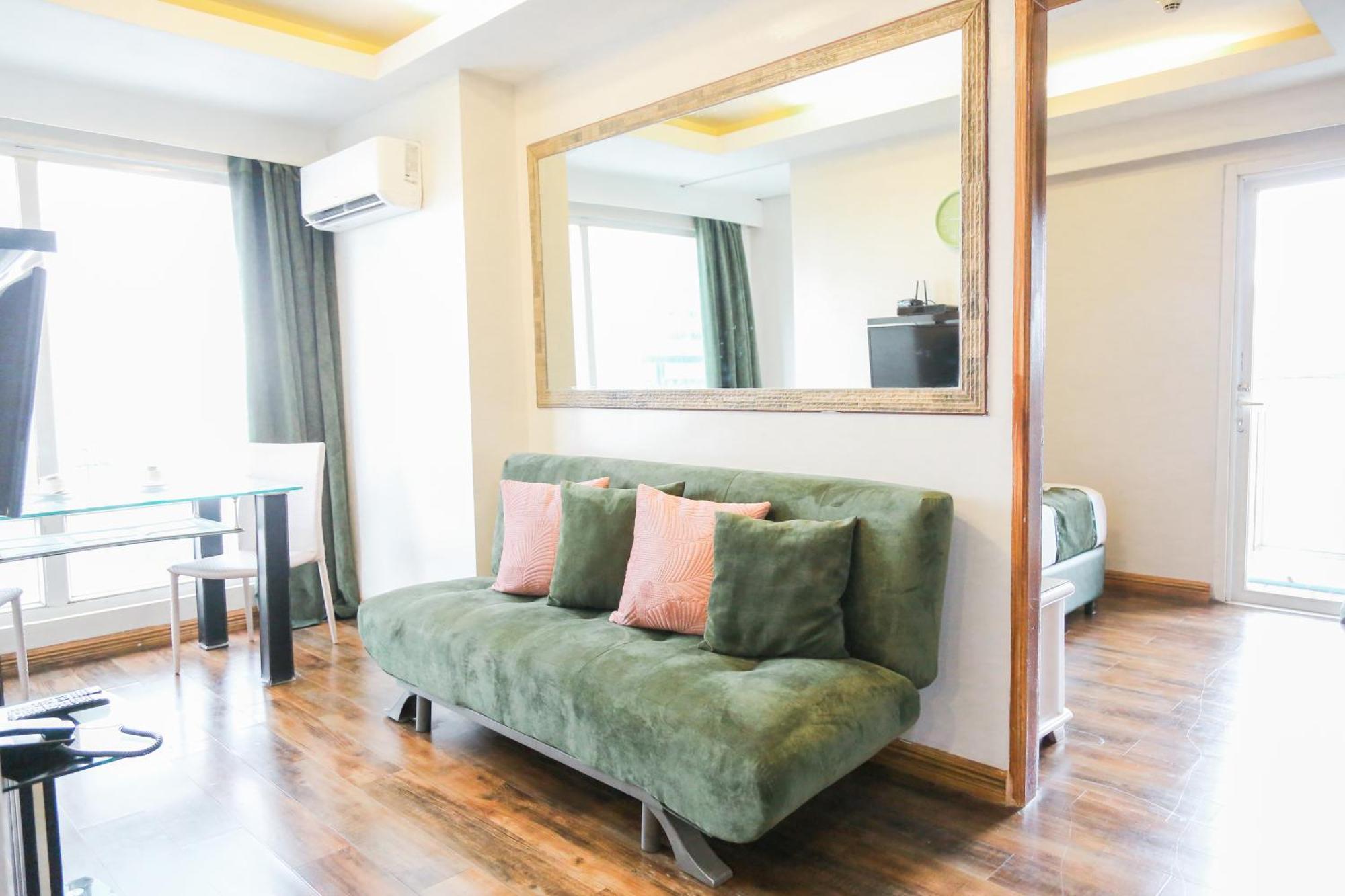 Pacific Bay Grand Suites Манила Екстериор снимка