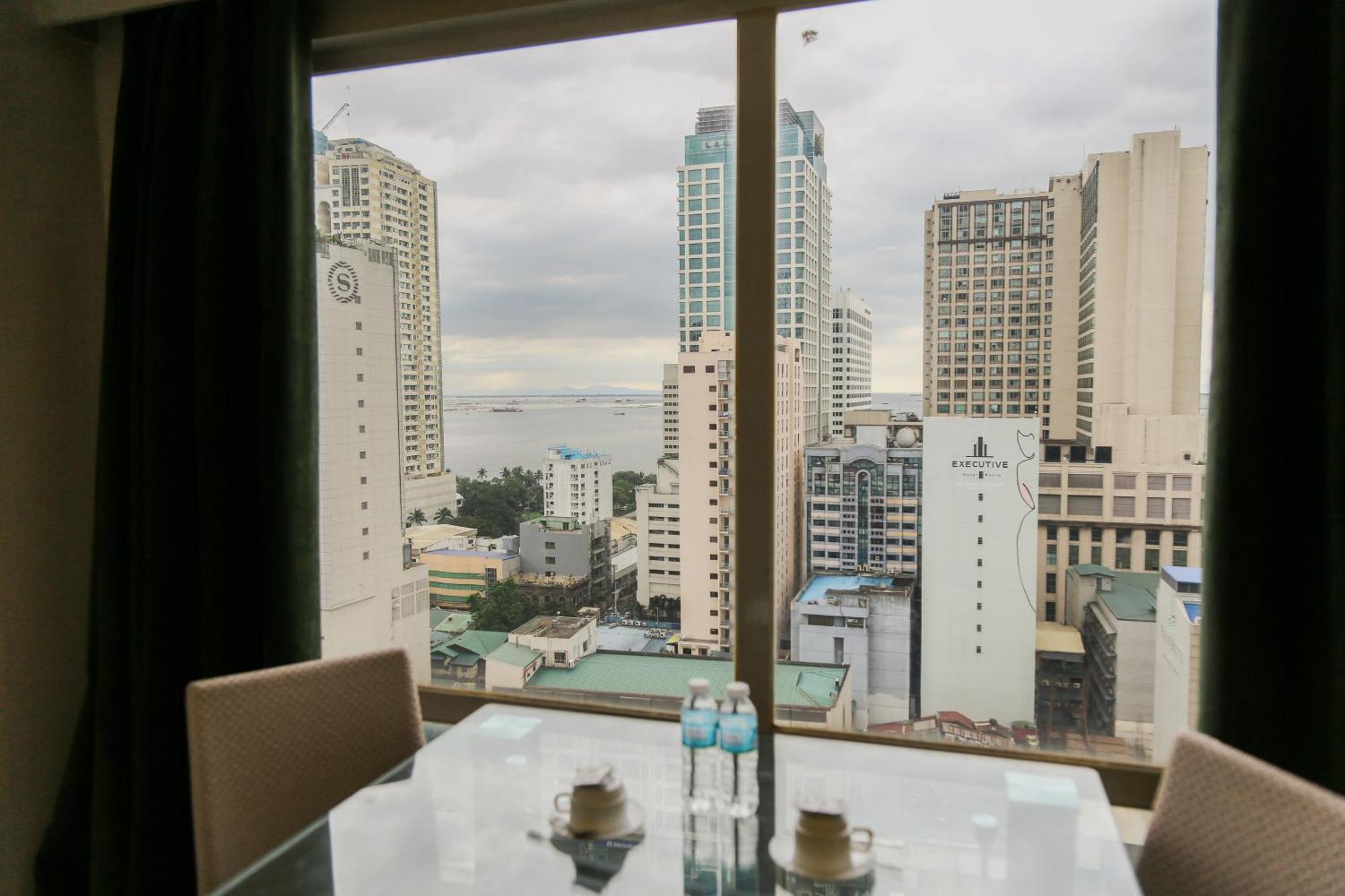 Pacific Bay Grand Suites Манила Екстериор снимка