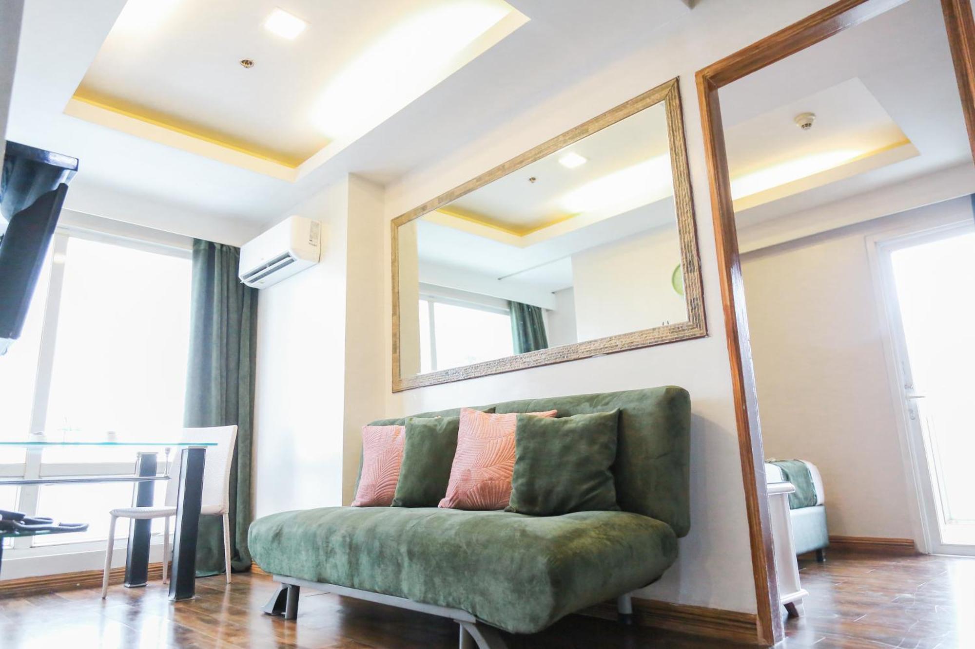 Pacific Bay Grand Suites Манила Екстериор снимка