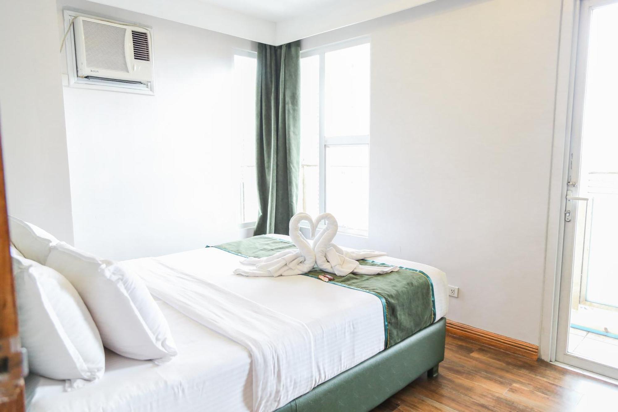 Pacific Bay Grand Suites Манила Екстериор снимка