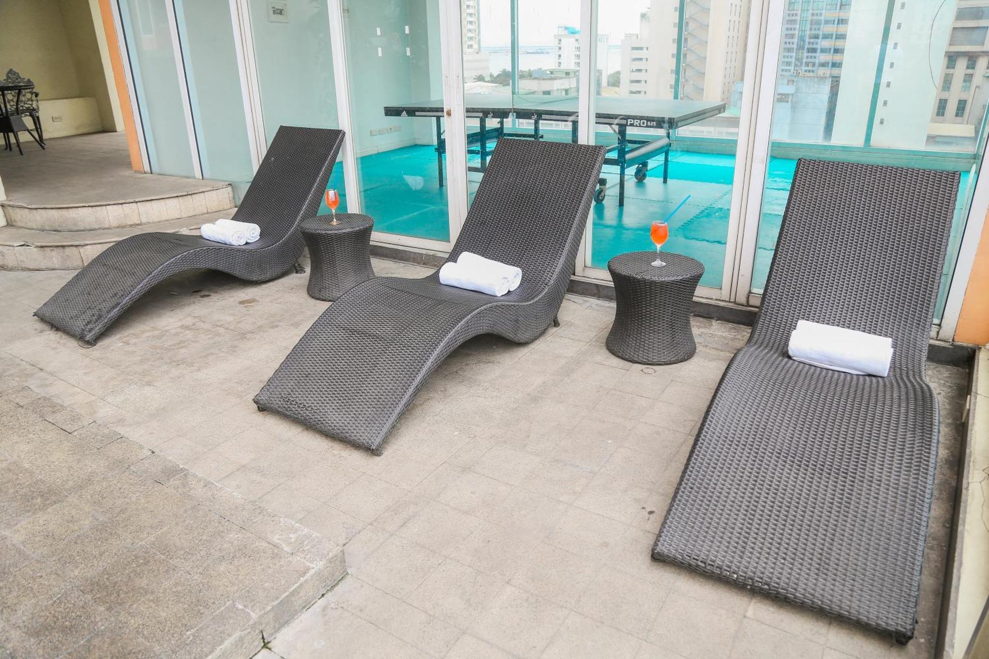 Pacific Bay Grand Suites Манила Екстериор снимка