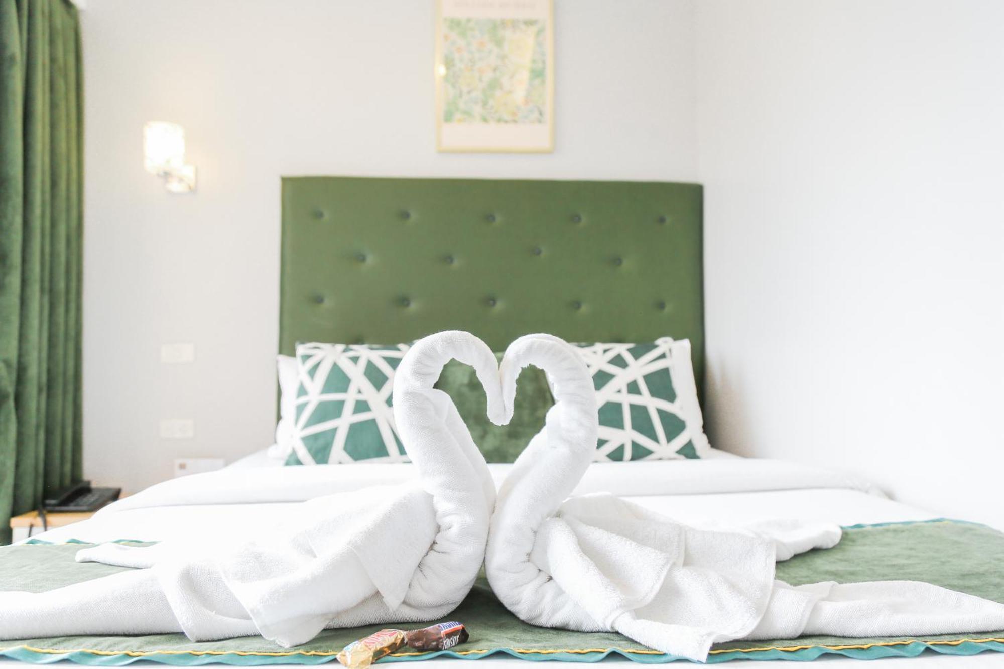 Pacific Bay Grand Suites Манила Екстериор снимка