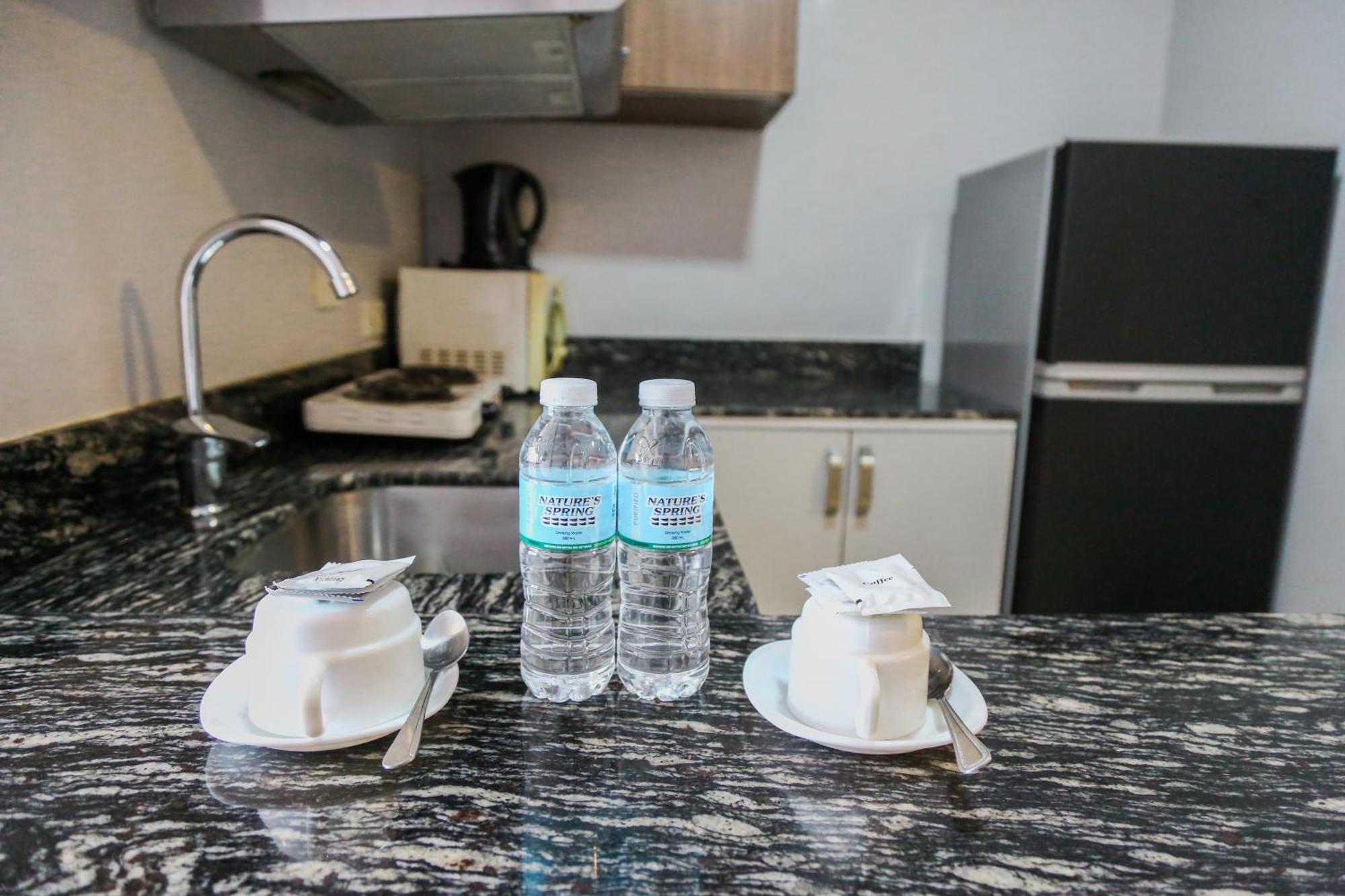 Pacific Bay Grand Suites Манила Екстериор снимка